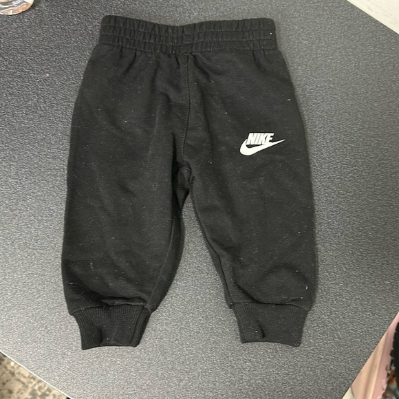 Nike jogger - Picture 1 of 2